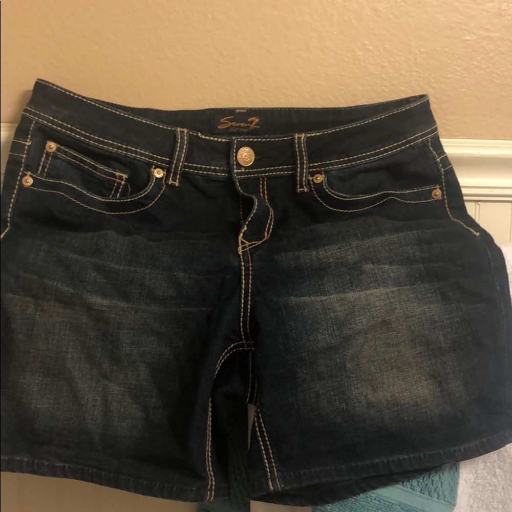 Seven7 Jean shorts size 12 never worn.
